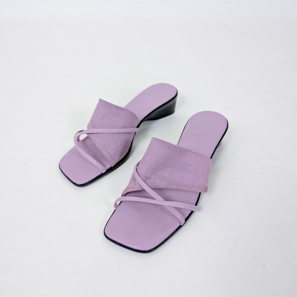 Vintage Purple and Black Sandals with Minimalist Design - Picture 2 of 10